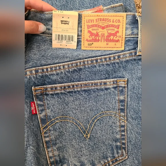 Womens Levi's 501 Original Straight Jeans in Medium Blue Denim - Picture 7 of 7